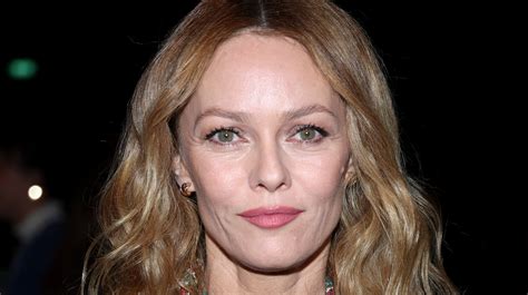 French Superstar Vanessa Paradis Marries Director Samuel。